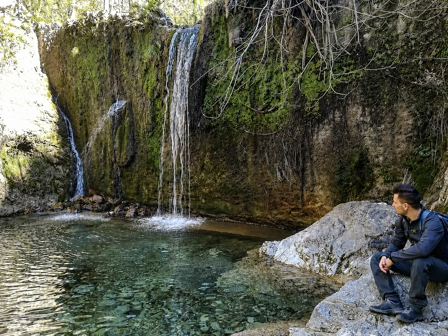 Trekking a Valle delle Ferriere con cascata naturale e piscina d’acqua tra le rocce
